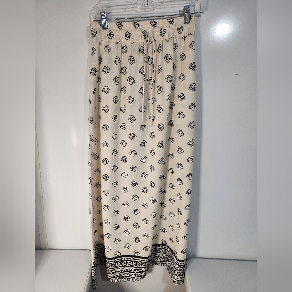 Vero Moda Cream Maxi Skirt with Black Print, NWT, Size Med - Picture 1 of 8
